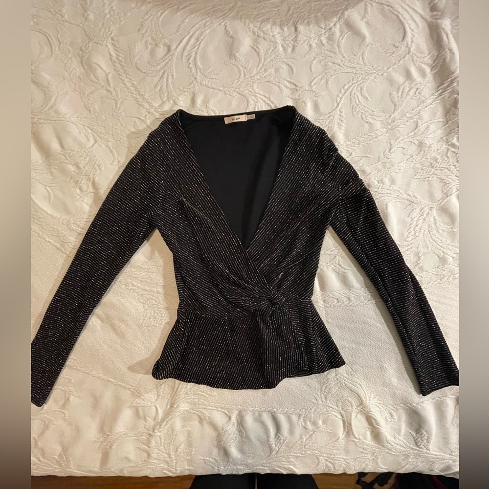 Mi Ami black v-neck glitter blouse